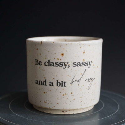 Tasse mit Aufschrift Be classy, sassy and a bit bad assy