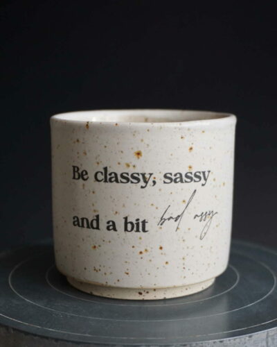 Tasse mit Aufschrift Be classy, sassy and a bit bad assy
